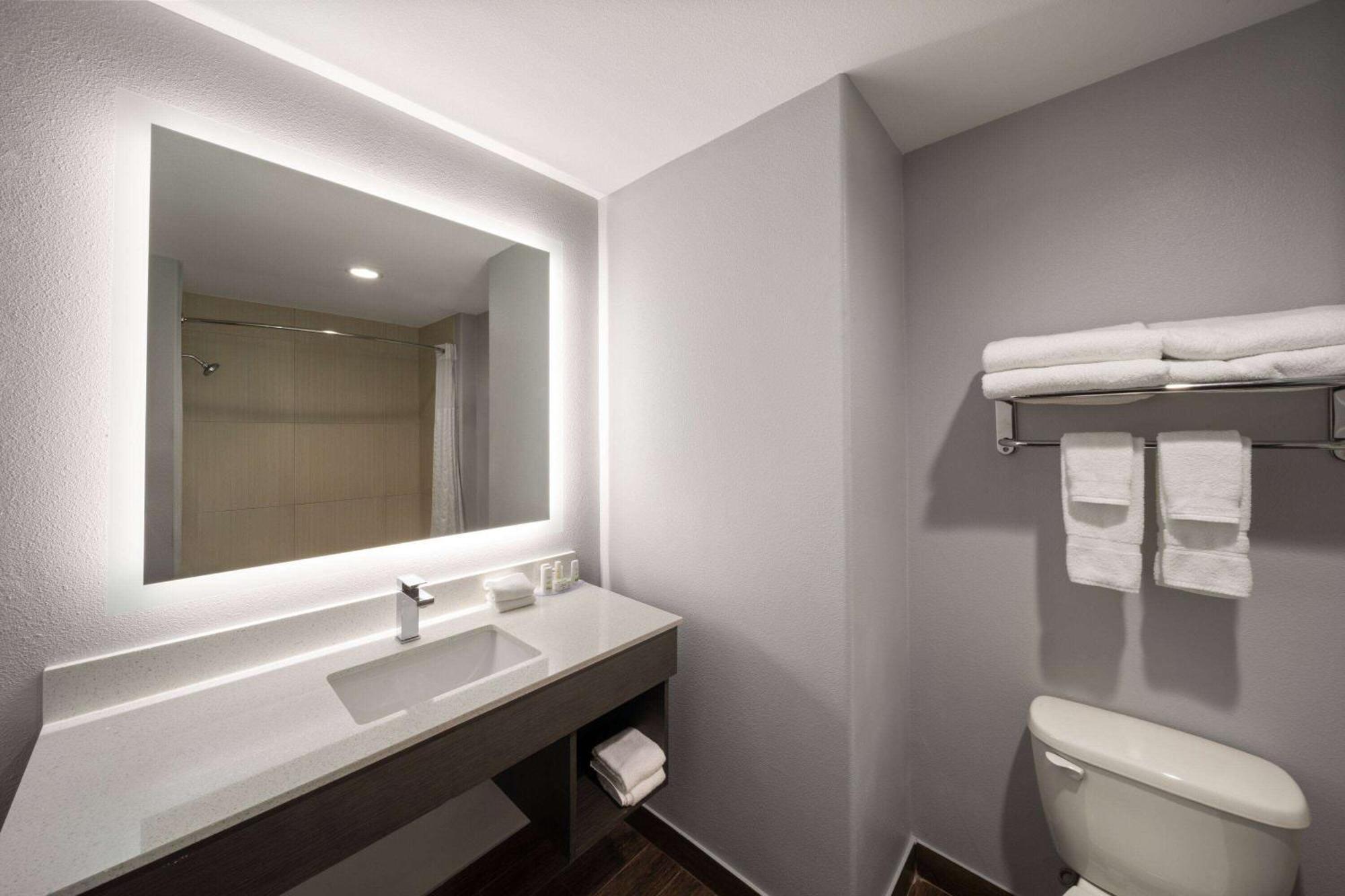 La Quinta By Wyndham Mcalester Bagian luar foto